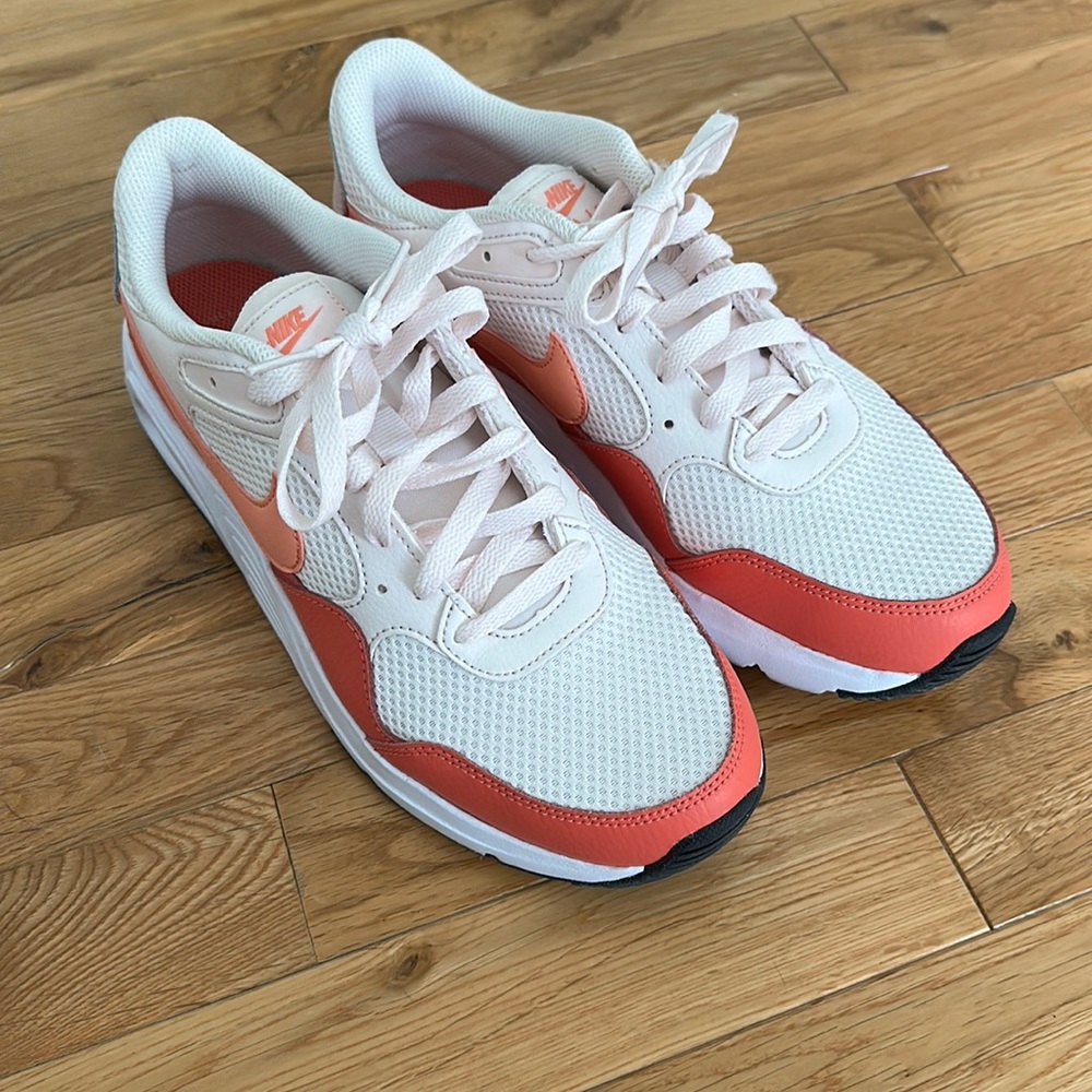 nike air women’s sneakers